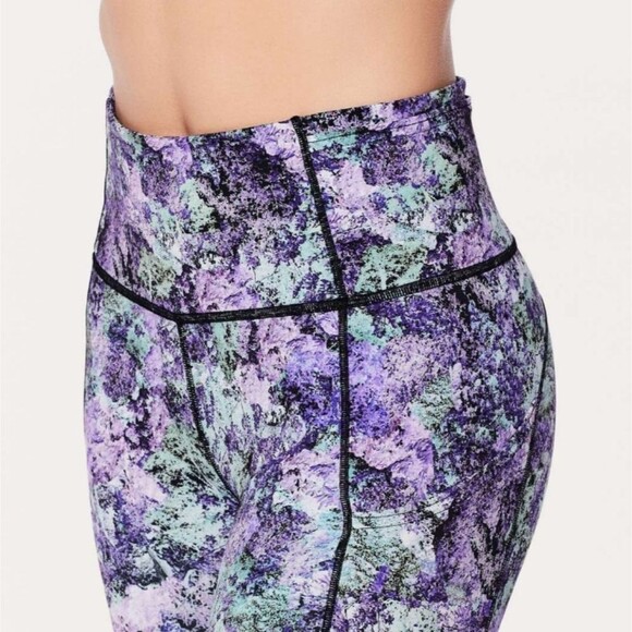 Lululemon Fast and Free Crop II Nulux 19" Leggings in Vivid Vision Yoga Athletic - Picture 4 of 14